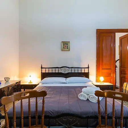 Cairoli - Spacious Close To Central Station Apartment