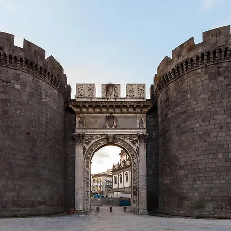 Cairoli - Spacious Close To Central Station * Naples