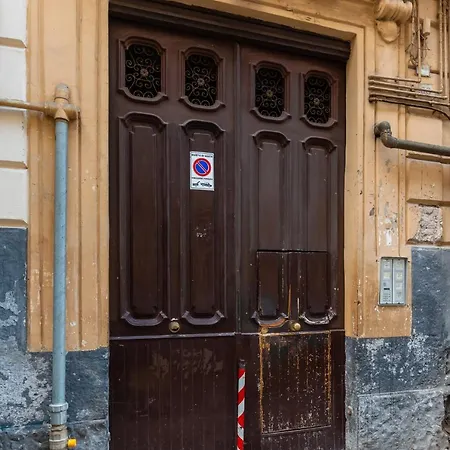 Cairoli - Spacious Close To Central Station * Naples
