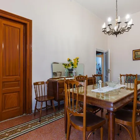 Cairoli - Spacious Close To Central Station Naples