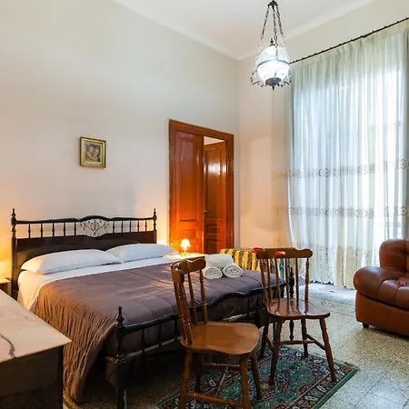 Apartment Cairoli - Spacious Close To Central Station Naples