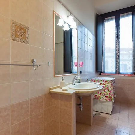 Cairoli - Spacious Close To Central Station דירה *